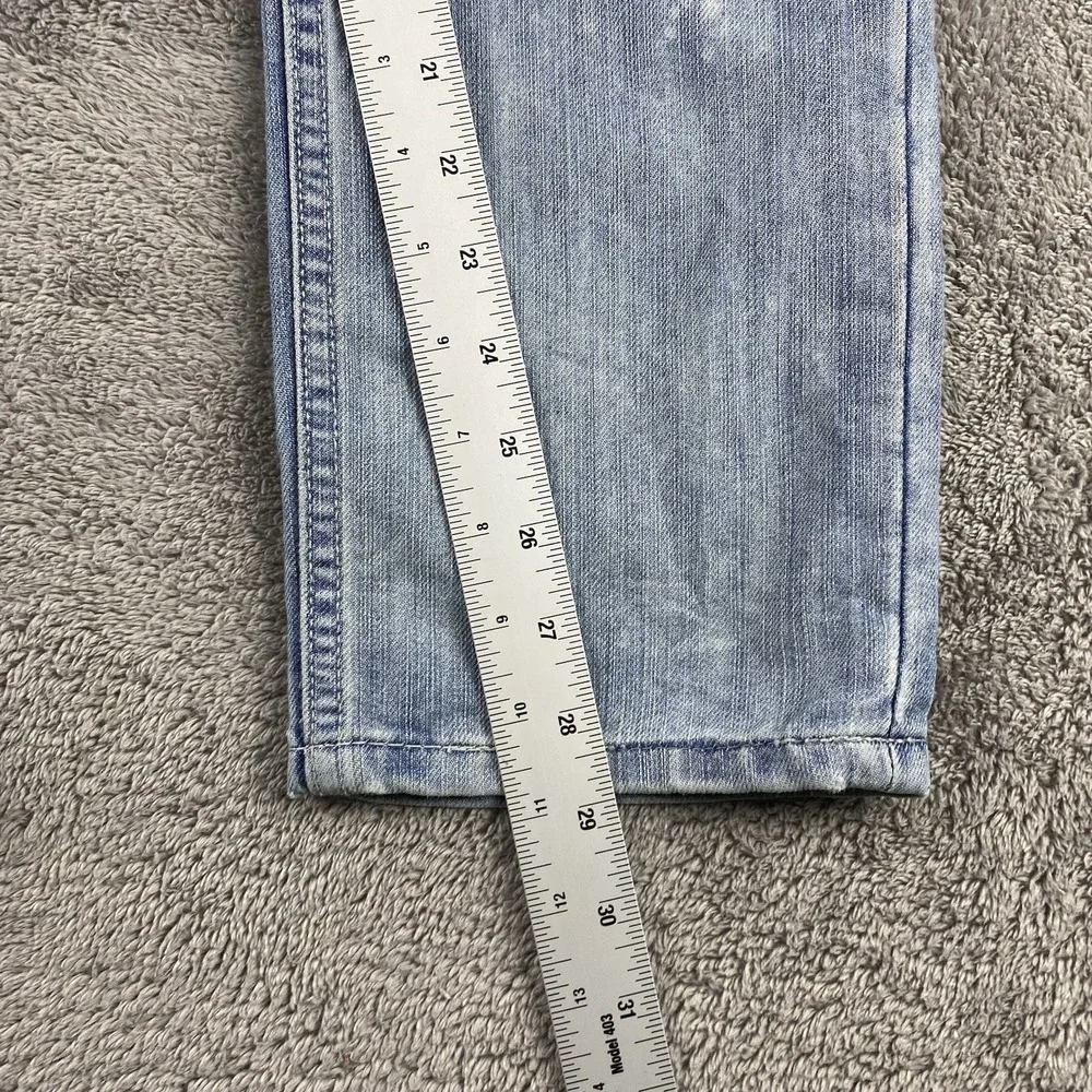 Levis excellent has